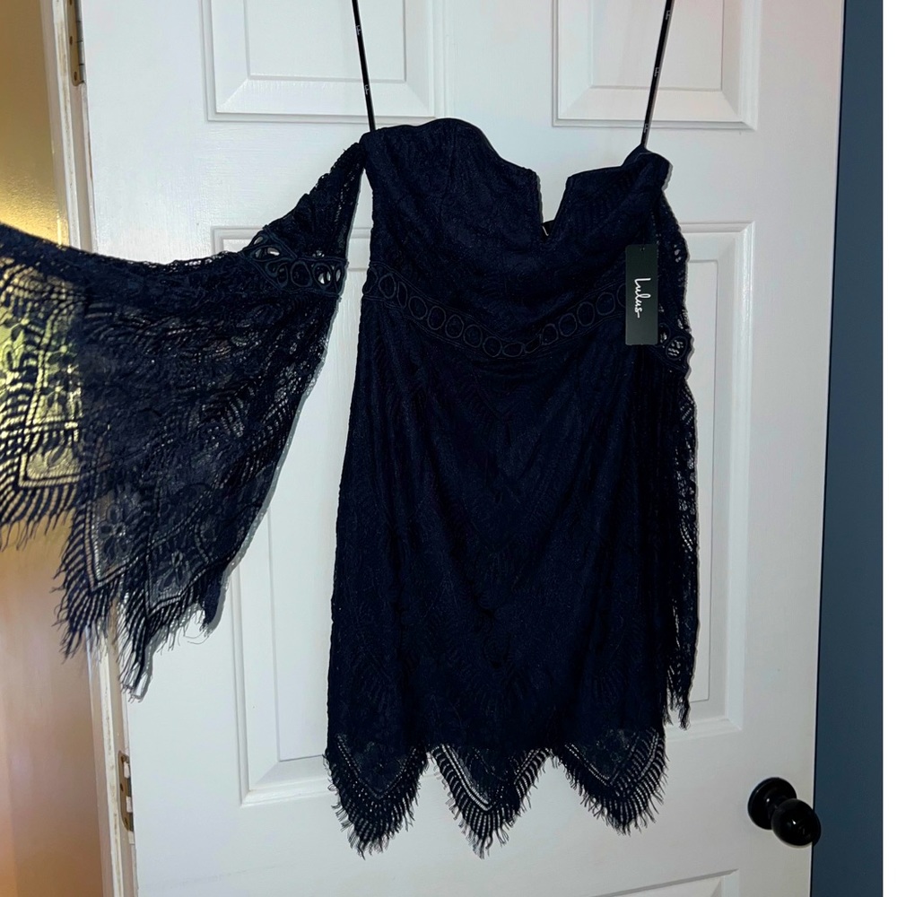 Lulus off the shoulder Lace Dress- Size Small NWT